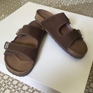 Sketchers foam Luxe sandals